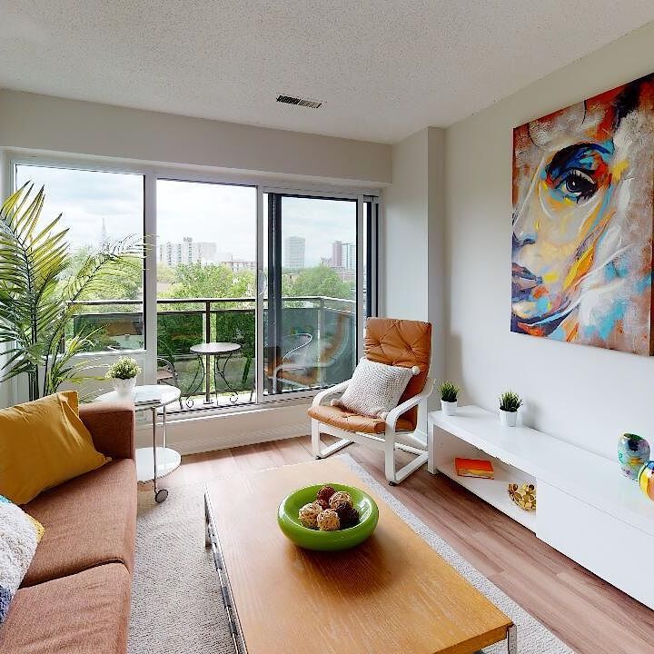 Hintonburg - Photo 1