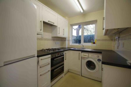 2 bedroom terraced house to rent - Photo 2