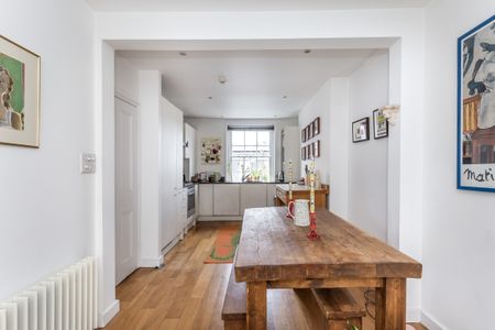 3 bedroom flat to rent - Photo 4