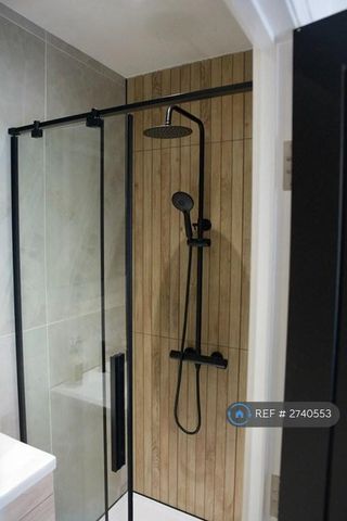 1 bedroom in a house share to rent - Photo 2