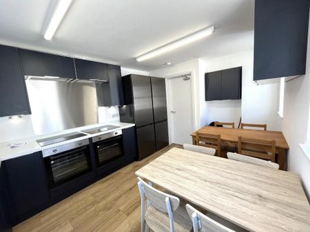 1 bedroom in a house share to rent - Photo 2