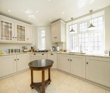 4 bedroom flat to rent - Photo 2