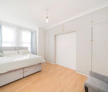 4 bedroom end of terrace house to rent - Photo 3