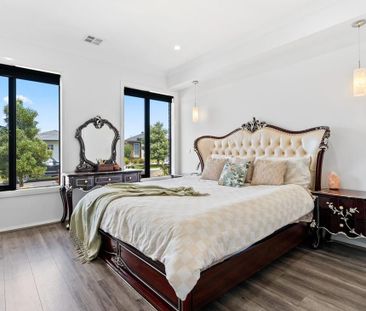 Modern Family Home In Fraser Rise - Photo 3