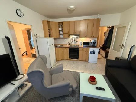 Pronájem bytu 2+kk s balkonem, 43 m - Fotografie 2