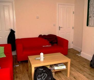 A large 4 bedroom house in the Ecclesall area near to SHU - Photo 1