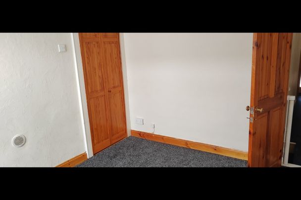 2 Bed Terraced House, Bolton Road, LE3 - Photo 1