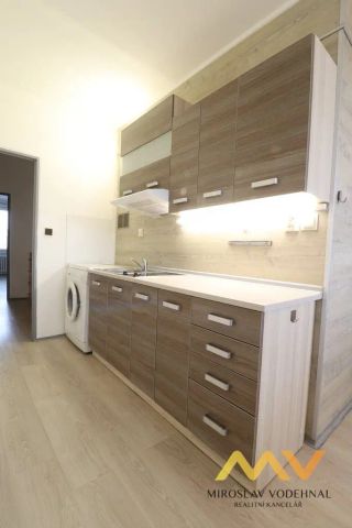 Pronájem rekonstruovaného bytu 2+1 s lodžií, 66 m - Fotografie 5