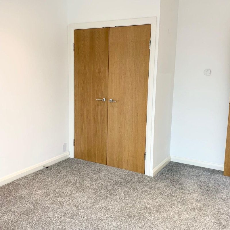 533 Whippendell Road - Photo 1