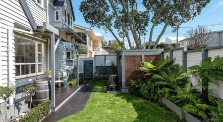 Four bedrooms plus Study in MacLean's Zone - Photo 4