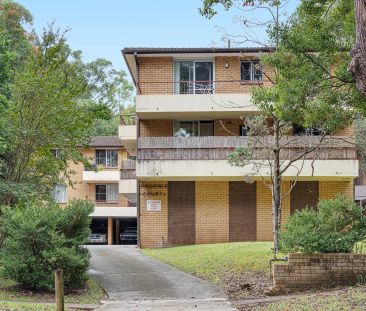 Top-Floor Two Bedroom Apartment in Perfect Location - Photo 3