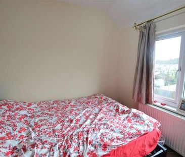 Wiltshire Avenue Slough Berkshire, SL2 - Photo 4