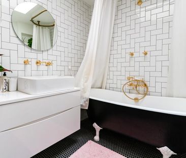 Top Floor Dbl + Private Bathroom | Quiet Home | N1 - Photo 5