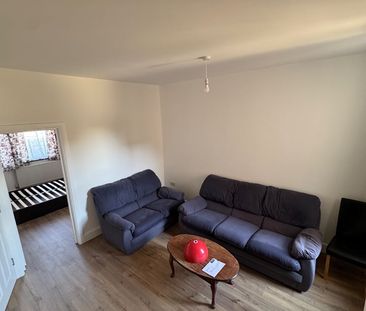 1 Bed Flat, Denton Road, N18 - Photo 2