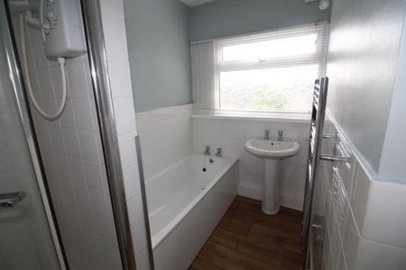 North Hill Close, Just Off North Lane, Oakwood, LS8 2PQ - Photo 2