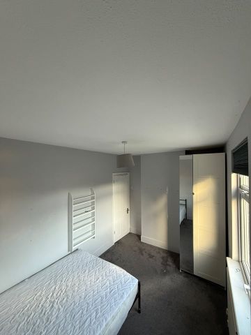 Room in a Shared House, Godson Road, CR0 - Photo 2