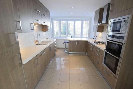 Maple Close, Barton On Sea, Hampshire, BH25 - Photo 2