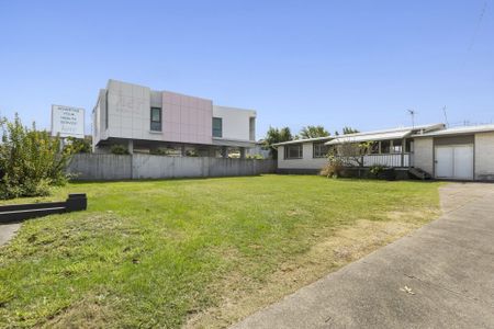 Secure Share Room Accommodation in the Heart of the Gold Coast - Photo 3