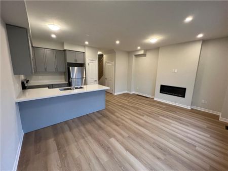 For Lease - 5 Genoa Drive, Hamilton, Ontario - Photo 2