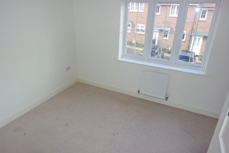 3 bedroom link detached house to rent - Photo 4