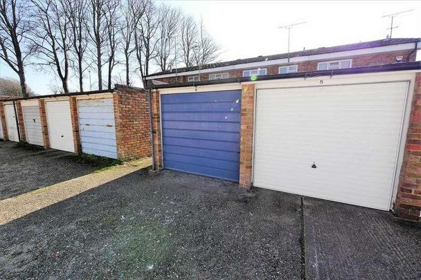 Tarring Gate, BN14 - Photo 1