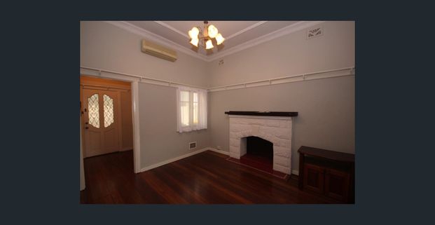 2 x1 House in Great Location! - Photo 1