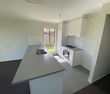 36 Riesling Crescent, Andrews Farm, SA 5114 - Photo 6