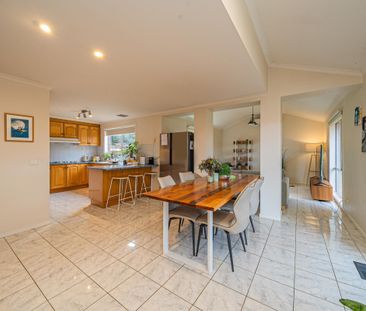 Immaculate, elevated home in a great location - Photo 4