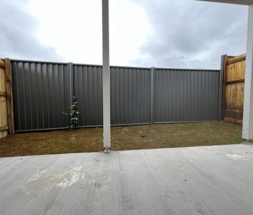 DUPLEX UNIT 3 Bedroom Near New - Photo 6