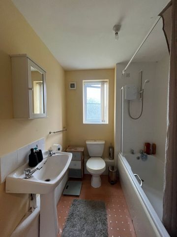 Lawndale Close, Radcliffe - Photo 5