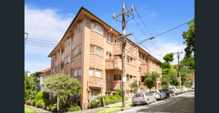 One Bedroom Apartment In Beautiful Tree Lined Street - Photo 5