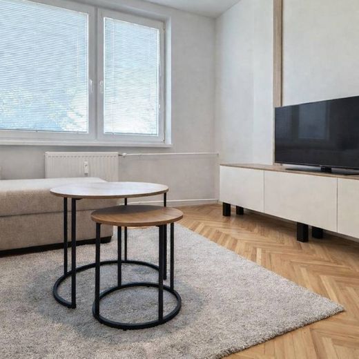Na prenájom pekný kompletne novo prerobený byt - Photo 1