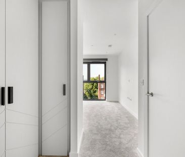 2 bedroom flat to rent - Photo 2