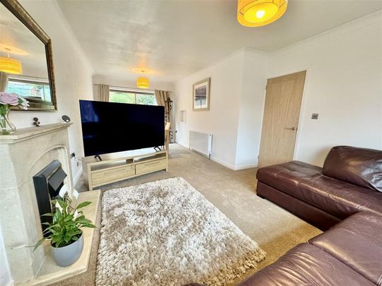 4 bedroom detached house to rent - Photo 1