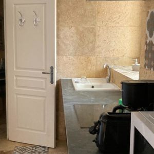 MEUBLÉ SAINT-REMY de PROVENCE 662 € CC - Photo 3