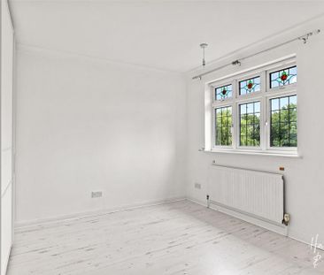 4 bedroom semi-detached house to rent - Photo 5