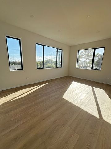 Brand New 5-Bedroom Home in Blockhouse Bay - Photo 4
