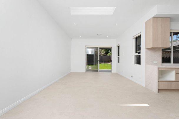 Brand New Luxury 5-Bedroom Duplex – Premium Living - Photo 1