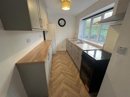 2 bedroom semi-detached bungalow to rent - Photo 5