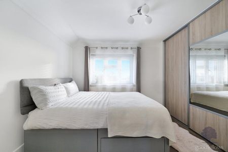 2 bedroom end of terrace house to rent - Photo 2