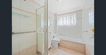 Quiet living with convenience - Photo 5