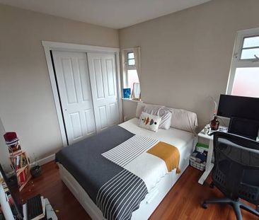 2 Bedroom / 2 Bathroom in Cambie Village For December 1st - Photo 1