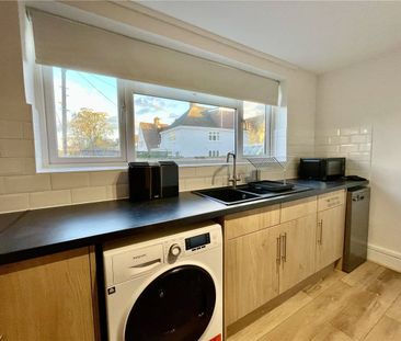 A ground floor apartment with a private garden and a private access... - Photo 6