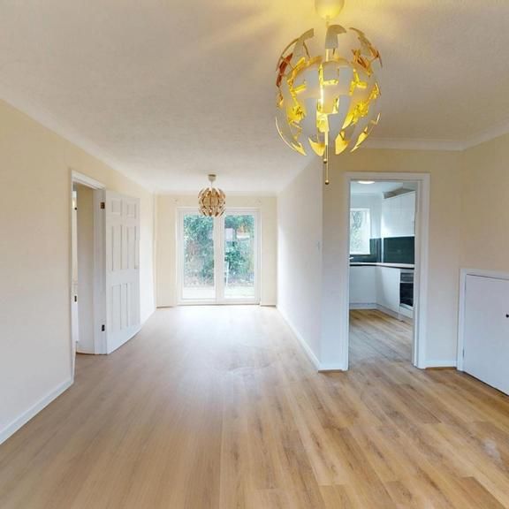 4 bedroom semi-detached house to rent - Photo 1