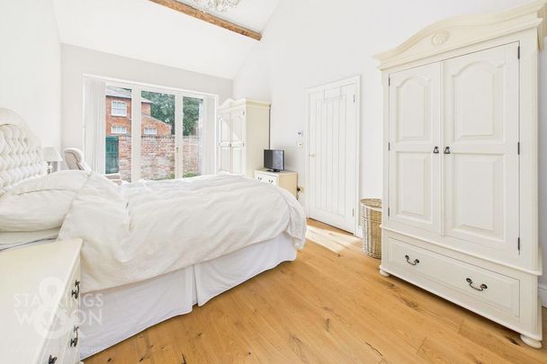 2 bedroom barn conversion to rent - Photo 1
