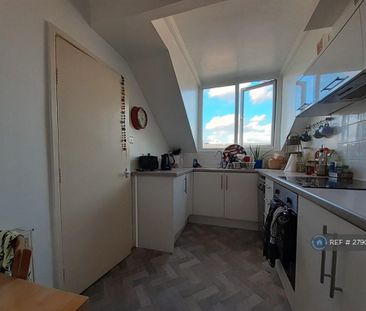 1 bedroom in a flat share to rent - Photo 5