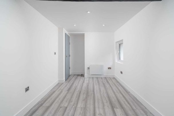 Bank Street - Photo 1