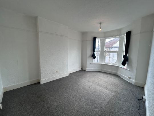 3 Bed End Terrace, Roseberry Road, BS5 - Photo 1