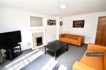 4 bedroom terraced house to rent - Photo 5