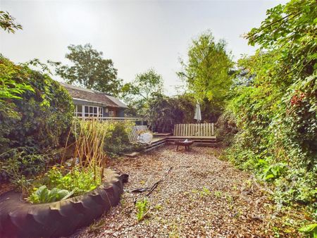 2 bedroom end of terrace house to rent - Photo 4
